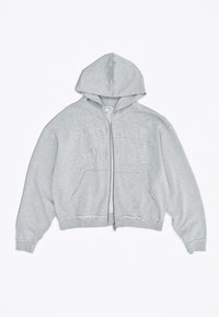 Ανοιχτό γκρι φούτερ με φερμουάρ, κουκούλα, εμπρόσθιες τσέπες και τη λέξη «LION» διακοσμημένη με καρφίτσες στο στήθος.