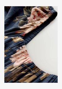 Geselecteerd, navy pink