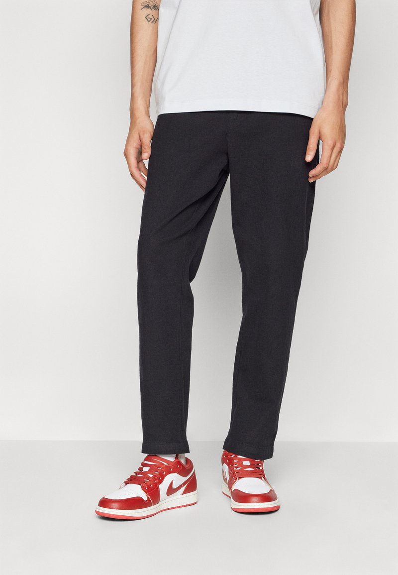 GAP STRAIGHT EASY PANTS - Bukse - black