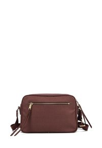 Borsa rettangolare elegante in bordeaux con superficie texture, hardware dorato e tasca con cerniera frontale; include una tracolla regolabile.