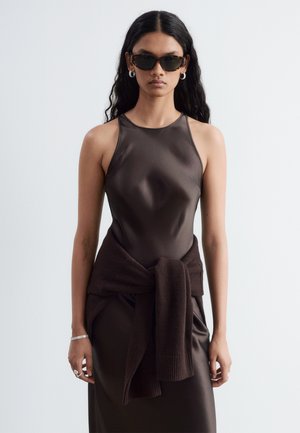 & OTHER STORIES, & OTHER STORIES SLEEVELESS SATIN DRESS - Robe de jour - brown
