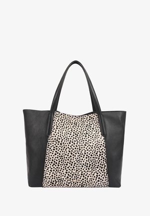 Zwarte leren boodschappentas met luipaardprint op het voorpaneel en twee schouderbanden.