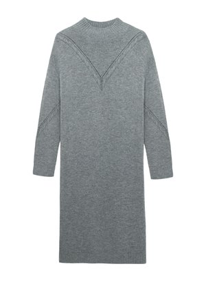 Robe en tricot gris avec col montant, détail en Y inversé et manches longues. Présente des poignets et un ourlet côtelés pour plus de texture.