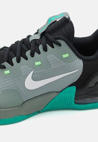 Nike Performance AIR MAX ALPHA TRAINER 5 - Scarpe da allenamento - mica green/white/black/clear jade/pure platinum/lime blast