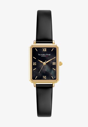 Rechthoekig dameshorloge met een zwarte parelmoeren wijzerplaat, gouden accenten, Romeinse cijfers en een zwarte leren band.