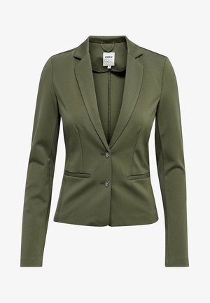 Blazer ajusté vert olive avec deux boutons à l'avant, revers crantés, manches longues et deux poches passepoilées.