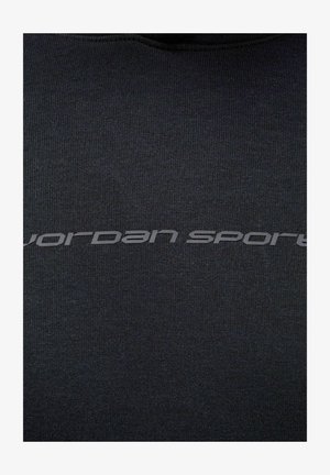 Czarna bluza z teksturowanej tkaniny z widocznym szarym logo „jordan sport” na przodzie.
