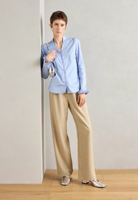 Mos Mosh PLEAT SHIRT - Camicia - brunnera blue