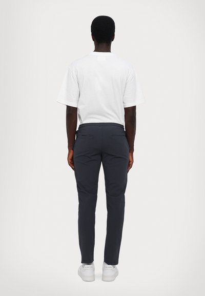 Ron Dorff CITY PANTS - Tepláky - lava grey