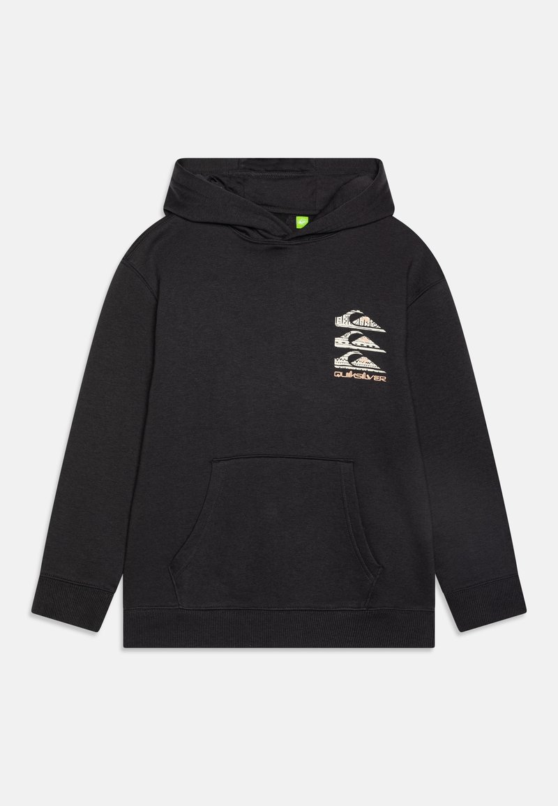 Hoodie noir en tissu doux, doté d'une poche avant et d'un grand imprimé graphique en blanc et beige clair sur le côté gauche de la poitrine.