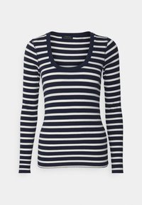 Långärmad topp i navyblått och vitt randigt mönster. Har en scooped halsringning och kroppsnära design. Tillverkad av elastiskt material.