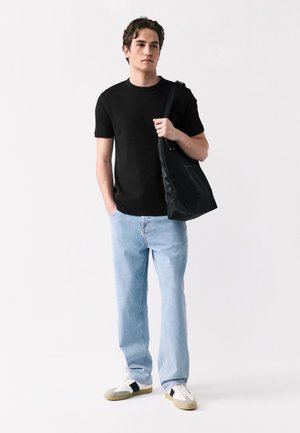 Next, - T-shirt basic