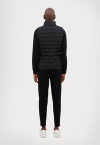 EA7 Emporio Armani JACKET - Brezrokavnik - black