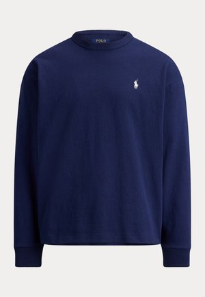 Tengerészkék hosszú ujjú, kerek nyakú póló, bal mellrészen fehér hímzett pólójátékos logóval és bordázott passzékkal.