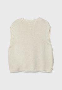 Crèmekleurige gebreide mouwloze vest met geribde halslijn, armsgaten en zoom, plat weergegeven tegen een lichte achtergrond.