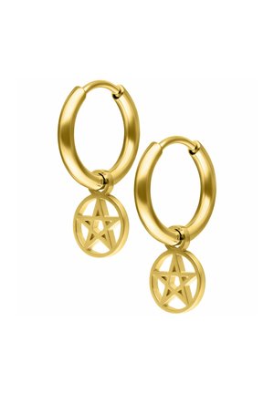 Goldene Creolen mit glatter Oberfläche, die einen Anhänger mit einem ausgeklügelten Sternmuster zeigen, der von jeder Creole herabhängt.