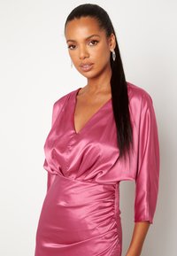 Bubbleroom WRAP SATIN MIDI DRESS - Pouzdrové šaty - pink