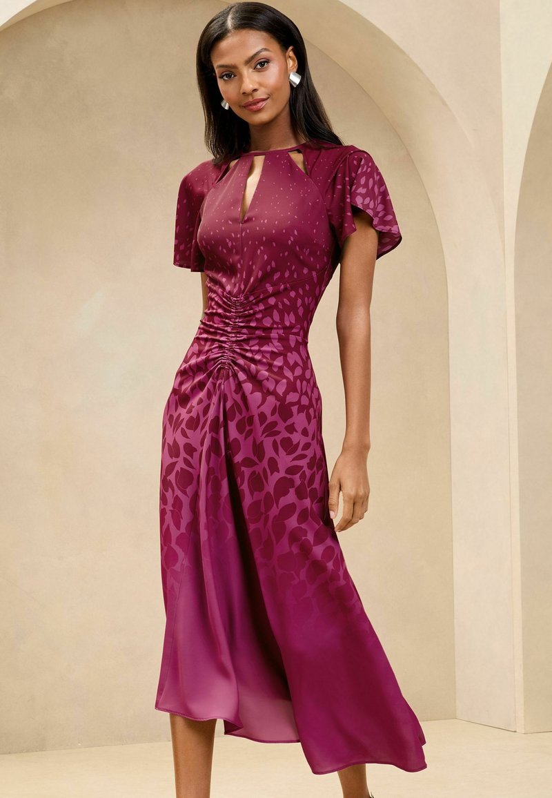 Lipsy REGULAR FIT - SHORT SLEEVE KEYHOLE RUCHED FIT AND FLARE MIDI - Day  dress - pink - Zalando