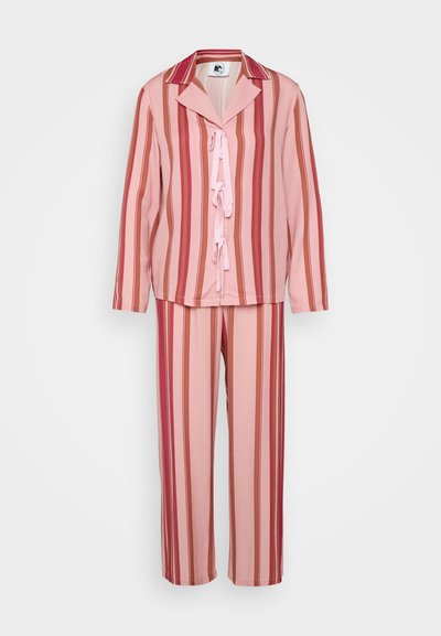 Ρυθμισμένο σετ πιτζάμα σε ροζ αποχρώσεις, που περιλαμβάνει μπλούζα μακρυμάνικη με γιακά, λεπτομέρειες από κορδόνι και αντίστοιχες ίσιες παντελόνες. Μαλακή υφή υφάσματος.