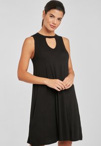 Vestito nero senza maniche con scollatura a chiave, realizzato in tessuto morbido e leggero, caratterizzato da una vestibilità comoda e una silhouette svasata.