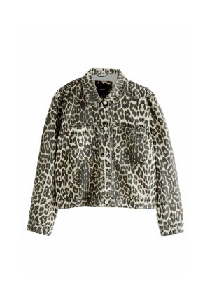 Jakna od trapera s leopard uzorkom, ovratnikom, dva prednja džepa i kopčanjem na dugmad, s teksturiranom tkaninom i sivi tonovi.