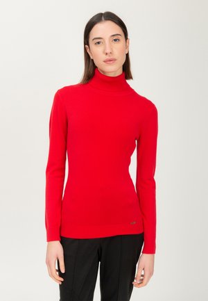 Maglione rosso a collo alto con un design aderente, realizzato in morbido materiale lavorato a maglia. Presenta maniche lunghe e dettagli a coste sul colletto e sull'orlo.