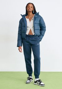 Nike Sportswear PANT - Spodnji deli trenirk - armory navy