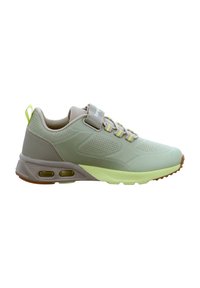 Helle graue Sneakers mit glatter Textur, perforierten Seiten und limettengrünen Akzenten. Verfügt über einen Klettverschluss und eine Luftpolsterung in der Sohle.