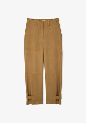 Brown cargo pants made of lightweight fabric, featuring large side pockets, a straight cut, and adjustable cuffs at the hem.