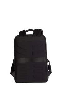 Musta reppu, jossa on teksturoitu, pehmustettu selkäosa, säädettävät hihnat ja ylhäällä oleva kahva. Valmistettu kestävästä kankaasta, jossa on vahvistetut saumat.