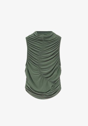 Top verde oliva sin mangas con cuello alto y detalles fruncidos y drapeados en toda la prenda, creando un efecto texturizado y fluido.