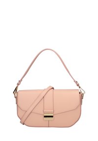 Borsa a tracolla in pelle vegan rosa con chiusura a pattina, spallacci regolabili e hardware in tonalità oro. Texture liscia con dettagli di design minimi.