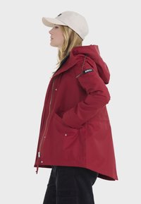 Aigle Krátky kabát - deep red
