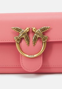 Pinko LOVE ONE  - Taška s příčným popruhem - fiore di pesco/antique gold-coloured