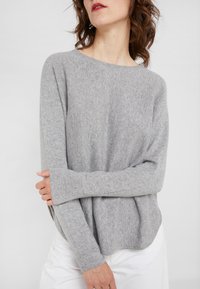 Davida Cashmere CURVED SWEATER - Camisola - light grey