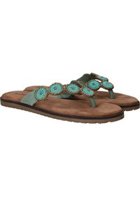 Groene teensandalen met een bruine suède voetbed, voorzien van turquoise kraalbloemen op de band en een gestructureerde rubberen zool.