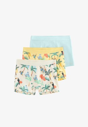 Kolme paria poikien bokserialushousuja pinossa, joissa on trooppisia kuoseja lintujen, kasvien ja eläinten kanssa beigeinä, keltaisina ja vaaleansinisinä.