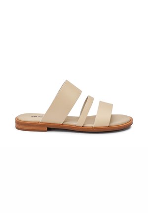 Beige slidesandal med tre brede stropper i en glat finish og en flad, naturtræsfarvet sål. Minimalistisk design uden udsmykning.