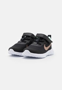 Nike Performance NIKE REVOLUTION 6 (TDV) - Sapatos para corrida em estrada - black/metallic red bronze/mint foam/canyon purple