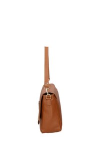 Borsa in pelle marrone dalla texture distintiva e forma rettangolare piatta. Presenta una tracolla e dettagli in oro.