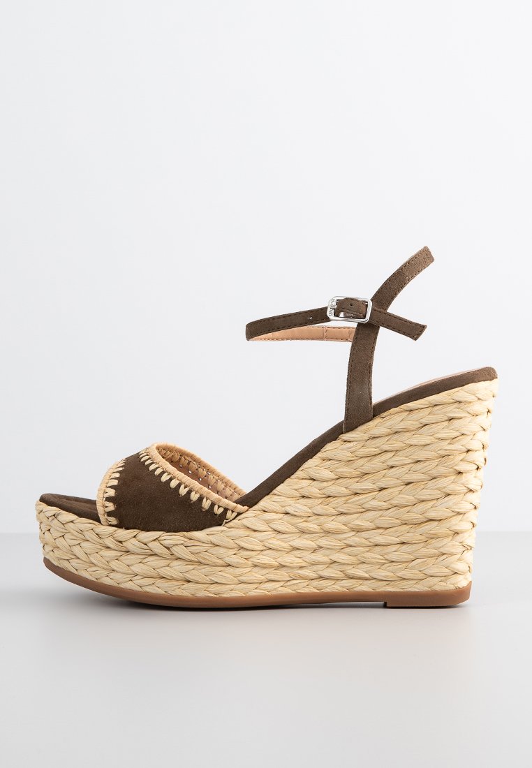 Sandale cu talpă ortopedică