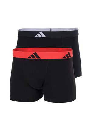Boxer shorts noirs et gris foncé avec des ceintures élastiques ; l'un d'eux présente une bande rouge avec des accents de marque noire.