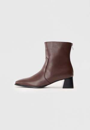 LIVVIE - Botines bajos - brown