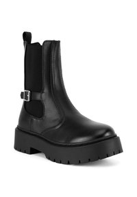 Bota de cuero negro hasta el tobillo con paneles laterales elásticos, suela gruesa de goma negra, detalle de hebilla ajustable y textura suave.