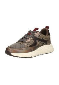 Bronzen en bruine sneakers van mesh en synthetisch materiaal, met getextureerde accenten, ronde neus, witte tussenzool en contrasterende zwarte veters.