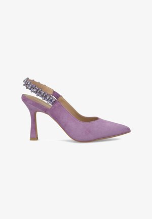 Escarpins slingback en cuir suédé lavande avec un bout pointu, un talon stiletto de 5 cm et une bride ornée de faux cristaux à l'arrière.