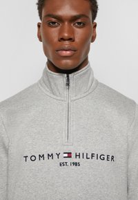 Tommy Hilfiger LOGO MOCK NECK - Camisola - light grey heather