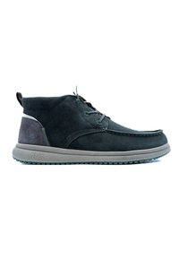 Botas de tobillo de ante gris oscuro con una suela de goma gris, que presentan una puntera redondeada, detalles de costura y un panel trasero en contraste.