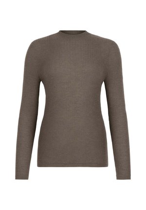 Brauner Rippenstrick-Pullover mit langen Ärmeln, Rundhalsausschnitt, figurbetonter Silhouette und nahtlosem Saum vor weißem Hintergrund.