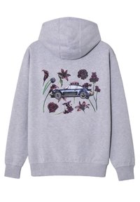 Hellgrauer Hoodie mit einer Grafik eines vintage blauen Autos, umgeben von dunkelroten und violetten Blumenillustrationen auf der Rückseite.